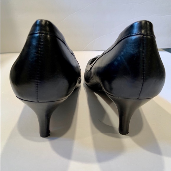 Bandolino, Black Pump - Picture 3 of 5
